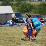 04.07.2020. Masłów. Mistrzostwa Polski Związku Polskich Spadochroniarzy na celność lądowania oraz I Memoriał Spadochronowy im. gen. Tadeusza Buka / Wiktor Taszłow / Radio Kielce