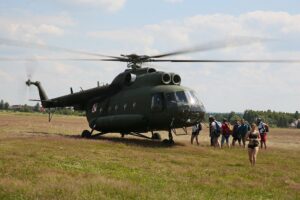 04.07.2020. Masłów. Mistrzostwa Polski Związku Polskich Spadochroniarzy na celność lądowania oraz I Memoriał Spadochronowy im. gen. Tadeusza Buka / Wiktor Taszłow / Radio Kielce