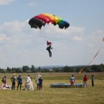 04.07.2020. Masłów. Mistrzostwa Polski Związku Polskich Spadochroniarzy na celność lądowania oraz I Memoriał Spadochronowy im. gen. Tadeusza Buka / Wiktor Taszłow / Radio Kielce