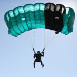 05.07.2020. Masłow. Drugi dzień Mistrzostw Polski Związku Polskich Spadochroniarzy oraz I Memoriał Spadochronowy im. gen. Tadeusza Buka / Wiktor Taszłow / Radio Kielce