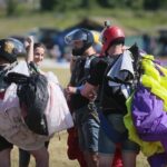 05.07.2020. Masłow. Drugi dzień Mistrzostw Polski Związku Polskich Spadochroniarzy oraz I Memoriał Spadochronowy im. gen. Tadeusza Buka / Wiktor Taszłow / Radio Kielce