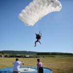 05.07.2020. Masłow. Drugi dzień Mistrzostw Polski Związku Polskich Spadochroniarzy oraz I Memoriał Spadochronowy im. gen. Tadeusza Buka / Wiktor Taszłow / Radio Kielce