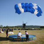 05.07.2020. Masłow. Drugi dzień Mistrzostw Polski Związku Polskich Spadochroniarzy oraz I Memoriał Spadochronowy im. gen. Tadeusza Buka / Wiktor Taszłow / Radio Kielce