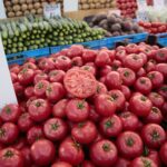 05.07.2020. Kielce. Owoce i warzywa na bazarach / Wiktor Taszłow / Radio Kielce