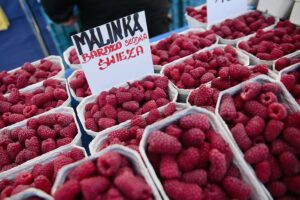 05.07.2020. Kielce. Owoce i warzywa na bazarach / Wiktor Taszłow / Radio Kielce