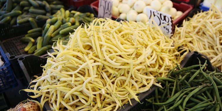 Ceny warzyw na Ponidziu - Radio Kielce 05.07.2020. Kielce. Owoce i warzywa na bazarach / Wiktor Taszłow / Radio Kielce