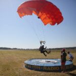 05.07.2020. Masłow. Drugi dzień Mistrzostw Polski Związku Polskich Spadochroniarzy oraz I Memoriał Spadochronowy im. gen. Tadeusza Buka / Wiktor Taszłow / Radio Kielce