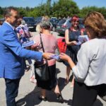 05.07.2020. Wiśniówka. Starosta kielecki zachęca do udziały w drugiej turze wyborów prezydenckich. Na zdjęciu (po lewej): Mirosław Gębski - starosta kielecki / Wiktor Taszłow / Radio Kielce