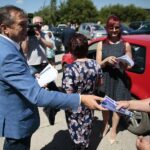 05.07.2020. Wiśniówka. Starosta kielecki zachęca do udziały w drugiej turze wyborów prezydenckich. Na zdjęciu (po lewej): Mirosław Gębski - starosta kielecki / Wiktor Taszłow / Radio Kielce