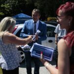 05.07.2020. Wiśniówka. Starosta kielecki zachęca do udziały w drugiej turze wyborów prezydenckich. Na zdjęciu (w środku): Mirosław Gębski - starosta kielecki / Wiktor Taszłow / Radio Kielce