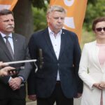 07.07.2020. DK nr 9 Ostrowiec Świętokrzyski - Opatów. Konferencja prasowa z udziałem ministra infrastruktury Andrzeja Adamczyka. Na zdjęciu (od lewej): Andrzej Kryj - poseł PiS, Jarosław Rusiecki - senator PiS i Agata Wojtyszek - poseł PiS / Wiktor Taszłow / Radio Kielce
