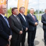 07.07.2020. DK nr 9 Ostrowiec Świętokrzyski - Opatów. Konferencja prasowa z udziałem ministra infrastruktury Andrzeja Adamczyka. Na zdjęciu (od lewej): Krzysztof Strzelczyk - dyrektor kieleckiego oddziału GDDKiA, Andrzej Kryj - poseł PiS, Jarosław Rusiecki - senator PiS, Andrzej Adamczyk - minister infrastruktury i Zbigniew Koniusz - wojewoda świętokrzyski / Wiktor Taszłow / Radio Kielce