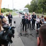 07.07.2020. DK nr 9 Ostrowiec Świętokrzyski - Opatów. Konferencja prasowa z udziałem ministra infrastruktury Andrzeja Adamczyka. Przemawia Jarosław Rusiecki - senator PiS / Wiktor Taszłow / Radio Kielce