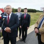 07.07.2020. Ludynia. Oficjalne otwarcie drogi. Na zdjęciu (od lewej): Agata Wojtyszek – poseł, Andrzej Adamczyk - minister infrastruktury, Krzysztof Słoń – senator, Bartłomiej Dorywalski - poseł, Ireneusz Gliściński - wójt gminy Krasocin / Wiktor Taszłow / Radio Kielce