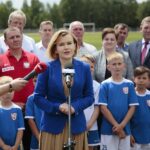 08.07.2020. Osiek. Piast Osiek będzie miał nowy budynek klubowy. Przemawia Anna Krupka - wiceminister sportu / Wiktor Taszłow / Radio Kielce