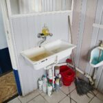 08.07.2020. Osiek. Piast Osiek będzie miał nowy budynek klubowy. Obecny budynek klubowy / Wiktor Taszłow / Radio Kielce