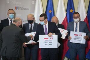 09.08.2020 Sudół koło Ostrowca Św. Spotkanie premiera Mateusza Morawieckiego z samorządowcami. / Wiktor Taszłow / Radio Kielce