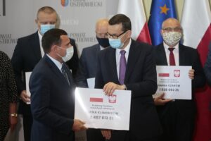 09.08.2020 Sudół koło Ostrowca Św. Spotkanie premiera Mateusza Morawieckiego z samorządowcami. / Wiktor Taszłow / Radio Kielce