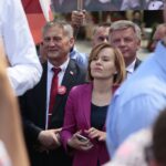 09.07.2020. Sandomierz. Wizyta premiera Mateusza Morawieckiego. 09.07.2020. Sandomierz. Wizyta premiera Mateusza Morawieckiego. Na zdjęciu (w środku): Zbigniew Koniusz - wojewoda świętokrzyski, Anna Krupka - poseł PiS, Jarosław Rusiecki - senator PiS / Wiktor Taszłow / Radio Kielce