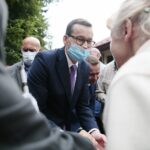 09.07.2020 Busko-Zdrój. Wizyta premiera Mateusza Morawieckiego. Na zdjęciu (w środku): premier Mateusz Morawiecki / Wiktor Taszłow / Radio Kielce