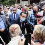 09.07.2020 Busko-Zdrój. Wizyta premiera Mateusza Morawieckiego. Na zdjęciu (w środku): premier Mateusz Morawiecki i poseł Michał Cieślak / Wiktor Taszłow / Radio Kielce