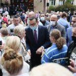 09.07.2020 Busko-Zdrój. Wizyta premiera Mateusza Morawieckiego. Na zdjęciu (w środku): premier Mateusz Morawiecki / Wiktor Taszłow / Radio Kielce