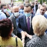 09.07.2020 Busko-Zdrój. Wizyta premiera Mateusza Morawieckiego. Na zdjęciu (w środku): premier Mateusz Morawiecki / Wiktor Taszłow / Radio Kielce