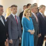 10.07.2020. Kielce. Wręczenie promes na wozy strażackie. Na zdjęciu (od lewej): poseł Andrzej Kryj, poseł Bartłomiej Dorywalski, poseł Anna Krupka - wiceminister sportu, senator Krzysztof Słoń, Andrzej Pruś - przewodniczący sejmiku, Ryszard Gliwiński - prezes WFOŚiGW / Wiktor Taszłow / Radio Kielce