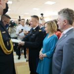 10.07.2020. Kielce. Wręczenie promes na wozy strażackie. Na zdjęciu (od prawej): senator Krzysztof Słoń, poseł Anna Krupka - wiceminister sportu, nadbrygadier Andrzej Bartkowiak - Komendant Główny PSP / Wiktor Taszłow / Radio Kielce