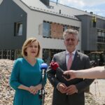 10.07.2020 Chęciny. Budowa komisariatu policji. Na zdjęciu (od lewej): wiceminister Anna Krupka i senator Krzysztof Słoń / Wiktor Taszłow / Radio Kielce