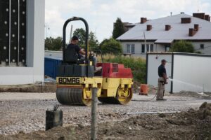 10.07.2020 Chęciny. Budowa komisariatu policji / Wiktor Taszłow / Radio Kielce