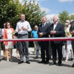 10.07.2020. Piekoszów. Otwarcie nowej drogi. Na zdjęciu (od lewej): Bartłomiej Dorywalski - poseł, Agata Wojtyszek - poseł, Zbigniew Piątek - wójt gminy Piekoszów, Zbigniew Koniusz - wojewoda świętokrzyski, Krzysztof Lipiec - poseł, Krzysztof Słoń - senator / Wiktor Taszłow / Radio Kielce