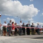 10.07.2020. Piekoszów. Otwarcie nowej drogi. Na zdjęciu (w środku od lewej): Bartłomiej Dorywalski - poseł, Agata Wojtyszek - poseł, Zbigniew Piątek - wójt gminy Piekoszów, Zbigniew Koniusz - wojewoda świętokrzyski, Krzysztof Lipiec - poseł, Krzysztof Słoń - senator / Wiktor Taszłow / Radio Kielce
