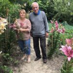 19.07.2020. Sandomierz. Lilie państwa Czerwińskich. Na zdjęciu (od lewej): Teresa Czerwińska i Marceli Czerwiński / Grażyna Szlęzak-Wójcik / Radio Kielce