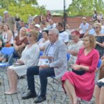 25.07.2020. Sandomierz. Letni Festiwal Muzyki Sakralnej „Ucho Igielne”. Na zdjęciu (od prawej): Elżbieta Śreniawska - prezes Miejskiego Przedsiębiorstwa Komunikacji w Kielcach, Anna Krupka - wiceminister sportu i Andrzej Bętkowski - marszałek województwa świętokrzyskiego / UM Sandomierz