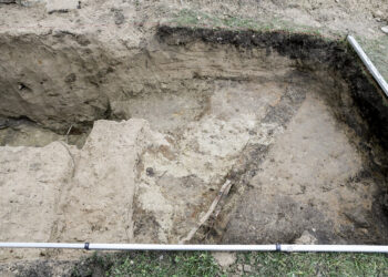 24.11.2016 Szydłów. Archeolodzy prowadzą prace w okolicy Synagogi. / Wojciech Habdas / Radio Kielce