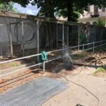 14.07.2020. Kielce. Demontaż wolier dla ptaków w kieleckim Parku Miejskim / RPZiUK