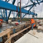 01.08.2020. Nowy Korczyn. Budowa mostu na Wiśle / Paweł Zagaja