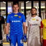 27.08.2020 Kielce. Prezentacja nowych koszulek Korony Kielce. Na zdjęciu (od lewej): Jakub Osobiński, Marek Kozioł, Rafał Grzelak i Daniel Szelągowski / Korona Kielce