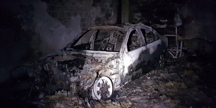 Spłonął jeden z samochodów znajdujących się w podziemnym garażu / Bydgoszcz 998