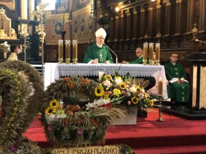 30.08.2020 Sandomierz. Powiatowe Święto Plonów połączone z Dożynkami Diecezjalnymi. Na zdjęciu: biskup diecezji sandomierskiej Krzysztof Nitkiewicz. / Grażyna Szlęzak-Wójcik / Radio Kielce