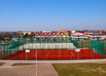 01.05.2020. Staszów. Nowoczesne boisko wielofunkcyjne przy Szkole Podstawowej nr 3 / Grażyna-Szlęzak-Wójcik / Radio Kielce