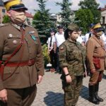 07.08.2020 Miechów. 55. Marsz Szlakiem Pierwszej Kompanii Kadrowej. Na zdjęciu: odznaczeni medalem 100-lecia 27. Pułku Ułanów im. Króla Stefana Batorego (od lewej): Adrian Natora, Anna Wegner i Leszek Marcinkiewicz / Ewa Pociejowska-Gawęda / Radio Kielce