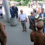 08.08.2020. Wodzisław. 55. Marsz Szlakiem I Kompanii Kadrowej. Na zdjęciu (od lewej): Marek Mentel -  przewodniczący rady powiatu jędrzejowskiego, Maria Barańska - wicestarosta jędrzejowski i Paweł Faryna - starosta powiatu jędrzejowskiego / Ewa Pociejowska-Gawęda / Radio Kielce