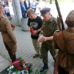 08.08.2020. Wodzisław. 55. Marsz Szlakiem I Kompanii Kadrowej. Na zdjęciu (od lewej): Lesław Dykacz -  uczestnik marszu, Andrzej Fischer – zastępca komendanta 55. Marszu Szlakiem I Kompanii Kadrowej / Ewa Pociejowska-Gawęda / Radio Kielce