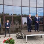 31.08.2020. Chęciny. Testy na obecność koronawirusa dla nauczycieli z gminy Chęciny. Na zdjęciu (od lewej): Marcin Zawierucha - dyrektor RCNT w Podzamczu,  Łukasz Madej - koordynator laboratorium RCNT, Krzysztof Lipiec - lider świętokrzyskich struktur PiS i Robert Jaworski - burmistrz Chęcin / Michał Kita / Radio Kielce