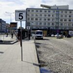 31.08.2020. Kielce. Tymczasowy dworzec autobusowy na Placu Niepodległości / Piotr Kwaśniewski / Radio Kielce