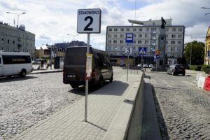 31.08.2020. Kielce. Tymczasowy dworzec autobusowy na Placu Niepodległości / Piotr Kwaśniewski / Radio Kielce