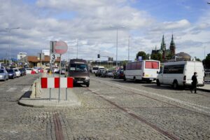 31.08.2020. Kielce. Tymczasowy dworzec autobusowy na Placu Niepodległości / Piotr Kwaśniewski / Radio Kielce