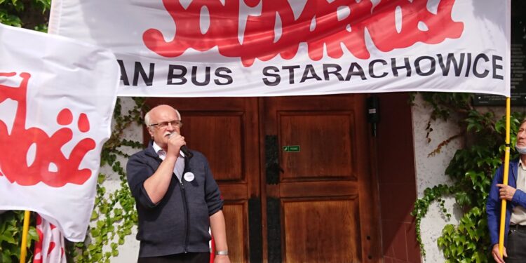 31.08.2020 Starachowice. Uroczystości z okazji 40. rocznicy powstania Solidarności. Na zdjęciu  przewodniczący NSZZ Solidarność MAN Bus, Pkc i Apleona Jan Seweryn / Anna Głąb / Radio Kielce